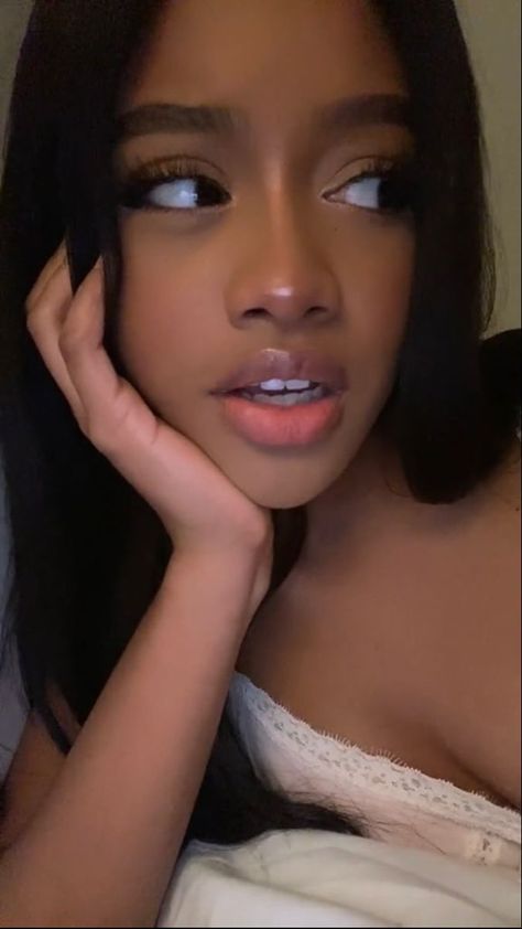 Desired Face Ideas Black, Fall Makeup Black Women, Big Nose Makeup, Desired Face Ideas, Bambi Beauty, Flawless Face Makeup, Soft Makeup Looks, Face Ideas, Desired Face