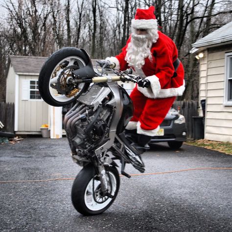 Christmas Motorcycle, Funny Car Videos, Motorcycle Christmas, Poker Run, Motorcycle Events, Motorcycle Rallies, Motorbike Girl, Christmas Car, I Want To Ride My Bicycle