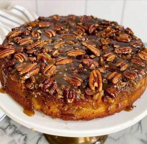 Pecan Upside Down – Easy Family Recipes Pecan Pie Bundt Cake Recipe, Upside Down Pecan Cake, Pecan Upside Down Cake, Dessert Jar, Pecan Pie Cake, Butter Pecan Cake, Easy Family Recipes, Homemade Caramel Sauce, Spice Cake Mix