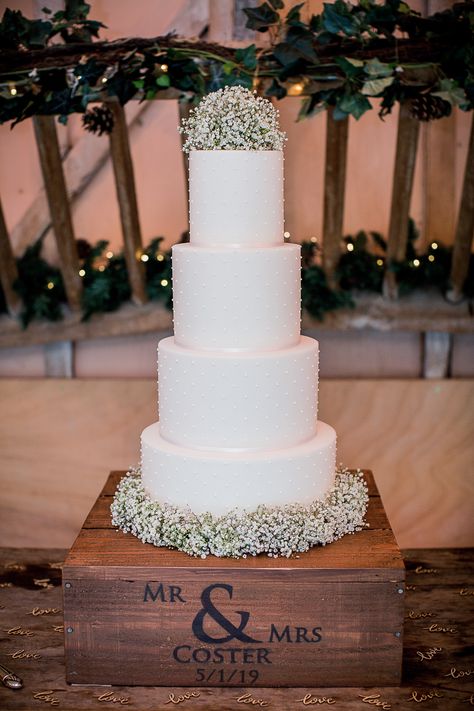 Winter wedding cake with fresh flowers gyp 4 tier Simple Elegant 4 Tier Wedding Cake, 4 Tier Cake Wedding, Wedding Cake Winter Elegant, Winter Wedding Cakes Elegant, Simple Wedding Cake 4 Tier, 4 Tiered Wedding Cakes, Gypsophila Wedding Cake, Wedding Cake With Baby Breath, 4 Tier Wedding Cake With Flowers