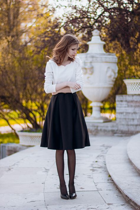 Mary Volkova is wearing a black and white outfit, the skirt is from Chicwish and the to top is from Tbdress Black Midi Skirt Outfit Work, Midi Skirt Outfit Work, Black Midi Skirt Outfit, Black And White Outfit, Black White Outfit, Suspender Skirt, White Outfit, Classy Casual, Black Midi Skirt