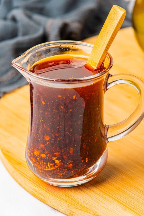 Homemade Chili Oil, Diy Chili Oil, Home Made Chili Oil, Red Chili Oil Recipe, Homemade Chili Crisp Oil, Hot Chilli Oil Recipe, Crunchy Chili Oil, Quick Chili, Hot Chili Oil