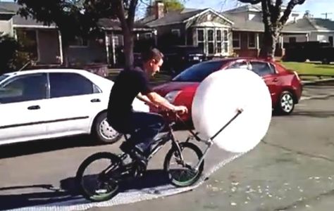 Bubble wrap bicycle Facebook Jokes, Facebook Funny, Funny Facebook, Facebook Humor, 웃긴 사진, Jokes Funny, Humor Memes, E Card, Internet Funny