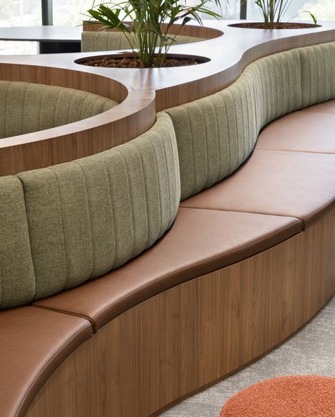 Cafe Banquette Seating, Banquet Seating Restaurant, Banquette Detail, Entrance Lobby Design, Seating In Kitchen, Commercial Furniture Design, Hallway Seating, Loft Style Interior, Upholstered Banquette