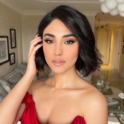 Soft Glam Red Eyeshadow, Soft Glam For Red Dress, Eyeshadow Looks For A Red Dress, Grad Makeup For Red Dress, Makeup Looks On Red Dress, Eyeshadow Looks With Red Dress, Makeup With Red Prom Dress, Red Formal Dress Makeup Looks, Eye Looks For Red Dress