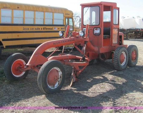 image for item E2609 1952 Allis Chalmers D motor grader-https://www.purplewave.com/auction/121213/item/E2609 Tractor Snow Plow, Canadian Road Trip, Earth Moving Equipment, Allis Chalmers Tractors, Property Maintenance, Atv Trailers, Heavy Construction Equipment, New Tractor, Classic Tractor