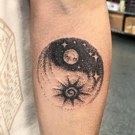 Day And Night Yin Yang Tattoo, Yin Yang Sun And Moon Tattoo, Filled In Tattoos Black, Sun Moon Skull Tattoo, Moon Tattoo For Couples, Yin Yang Moon Tattoo, Ying Yang Sibling Tattoo, Moon N Sun Tattoo, Midnight Sun Tattoo