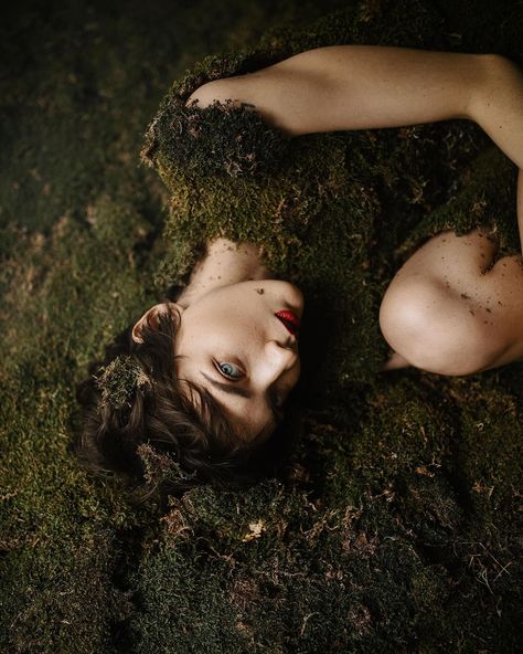 Beautiful Bizarre Magazine | The nature theme within this shoot, 'In Moss' provides so much depth! Photographer | @jovanarikalo Model | @dryzhina Decor | @tandrbal MUA… | Instagram Bizarre Magazine, Beautiful Bizarre, Nature Photoshoot, Fine Art Photo, Remember When, The Nature, Surreal Art, Daily Art, Female Artists