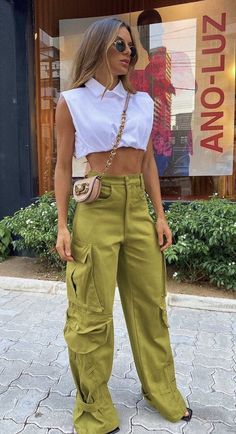 Outfits Cargo, Paperbag Hose, Cargo Outfit, Cargo Pants Outfit, Street Style Edgy, Looks Street Style, Autumn Fashion Casual, Casual Chic Outfit, Street Style Chic