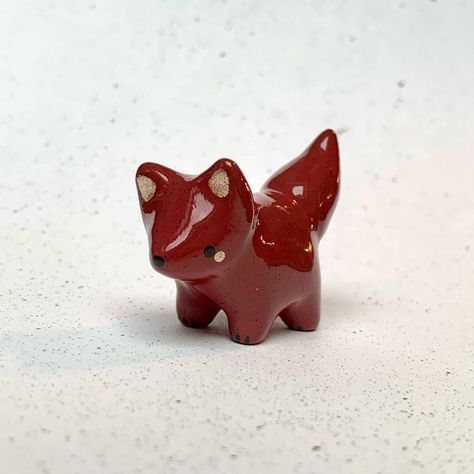 Clay Fox Easy, Fox Polymer Clay, Tundra Diorama, Fox Craft, Clay Fox, Fox Figurine, Fox Crafts, Clay Inspo, Random Crafts