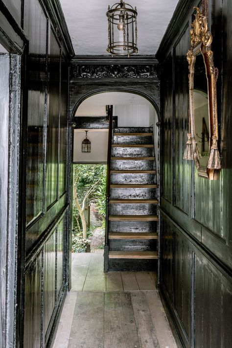 A Unique Historic House Near the English Coast 11 Chinese Room, Monochrome Bedroom, West Facing Garden, Historic House, Door Sets, Bedroom Terrace, Beautiful Tile, English Cottage, English Countryside