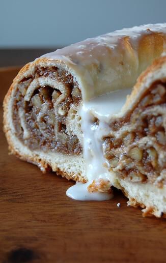 Poteca Nut Roll Pecan Recipe, Nut Roll Recipe, Nut Roll, Patience Is A Virtue, Nut Rolls, Sweet Rolls, Roll Recipe, Sweet Breads, Dessert Bread