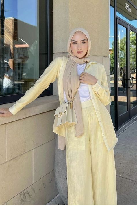 Yellow Dress With Hijab, Modest Concert Outfit Summer, Feminine Hijab Outfit, Summer Muslim Outfits, Summer Muslim Outfits Casual, Vintage Hijab Style, Modest Birthday Outfit, Hijab Street Style, Hijab Jewelry