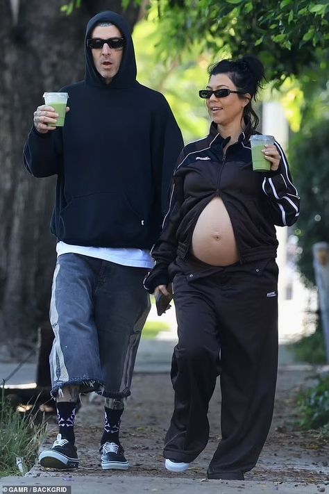 Kardashian Mother, Kourtney Kardashian Pregnant, Kourtney Kardashian 2018, Kardashian Pregnant, Unbuttoned Shirt, Sparkly Pants, Robert Kardashian, Pretty Pregnant, Travis Barker