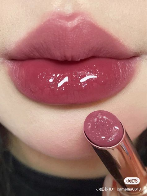 Mauve Lip Makeup Look, Mauve Pink Lipstick, Pink Lippies, Cool Tone Lipstick Korean, Gradient Lips Tutorial Korean Makeup, Lipstick Ombre Korea, Mauve Lipgloss, Pretty Lips Aesthetic Korean, Makeup For Downturned Eyes