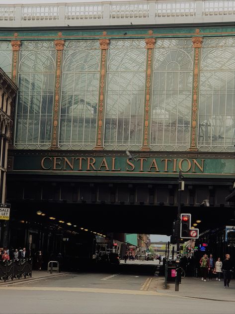 🚄🌞 Explore the Heart of Glasgow at Grand Central Station! 🌞🚄 📍 Location: Glasgow, Scotland 🚉 Featured Destination: Grand Central Station 📸 Photo Credit: Sun Sea and Dirt Step into a world of timeless elegance and modern marvels at Grand Central Station in Glasgow! 🚄✨ Discover the historic charm and bustling energy that make this station a must-visit destination. #GrandCentralStation #Glasgow #visitscotland #sunseaanddirt Glasgow Aesthetic, Scottish Aesthetic, Glasgow Photography, Glasgow Central Station, Glasgow Architecture, Glasgow Botanic Gardens, Riverside Museum, Scotland Glasgow, Station Photo