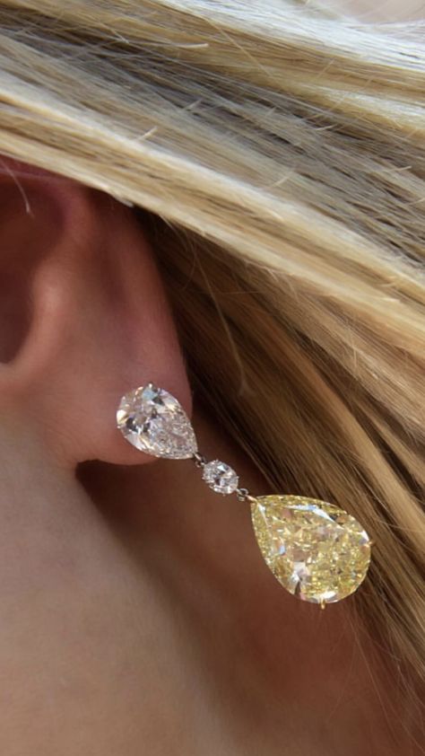 Luxury Gold Timeless Diamond Earrings, Elegant Prom Jewelry, Dazzling Gold Wedding Jewelry, Ethereal Luxury Diamond Jewelry, Aesthetic Diamond Earring, Daimond Nakeles, Luxury Sparkling Gold Jewelry, Jewelry Earrings Diamond, Yellow Diamond Earrings