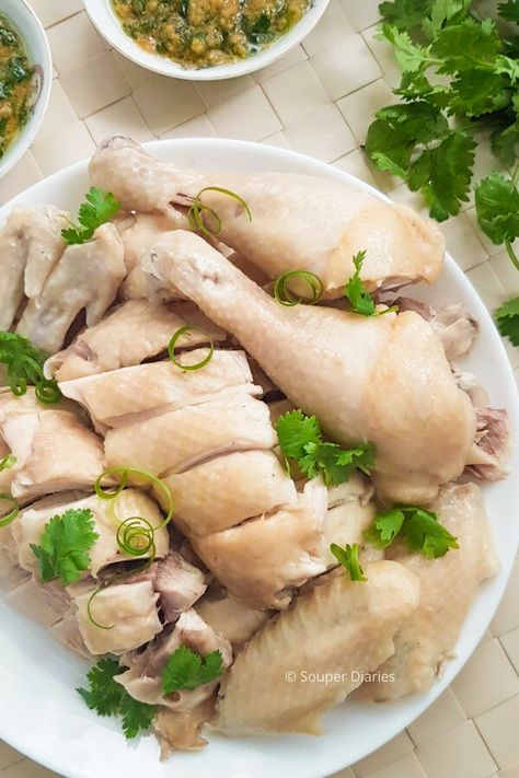 Chinese Poached Chicken Recipe, Steam Chicken Recipe, Steam Chicken, Cilantro Oil, Hainan Chicken, Bar Restaurant Design, Onion Oil, Chicken Rice Recipes, Hainanese Chicken