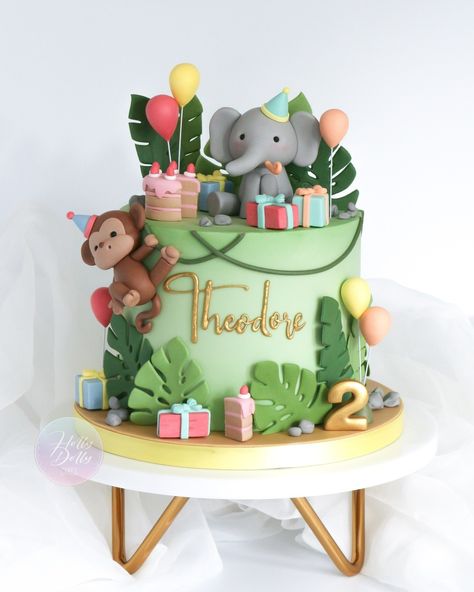 ~ Jungle Party ~ I just love a birthday party themed cake because I really like making tiny things! I really can get carried away though when I'm in the zone and then I can't fit all the stuff on... 😬 Slots for celebration cakes are filling up so please make sure you're getting in touch a couple of months before! Enquiry form is in the bio 🥰 --------------------------------- #surreycakes #kidsbirthdaycakes #kidsbirthdaycake #hollydollycakesuk #hollydollycakes #surbitonmums #surreymums #swlo... Cake Animals Birthday, Animals Cakes Birthday, 1 Shape Cake, Zoo Cake Ideas, Animal Theme Birthday Cake, Animal Themed Birthday Cake, Jungle Theme Birthday Cake, Animal Cakes For Kids, Animal Theme Cake