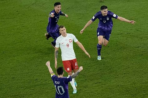 Poland 0-2 Argentina: Goals and highlights - World Cup 2022 Argentina Players, 1998 World Cup, World Cup Groups, Rio Ferdinand, Messi Vs, Yellow Cards, Messi Argentina, Qatar 2022, Robert Lewandowski