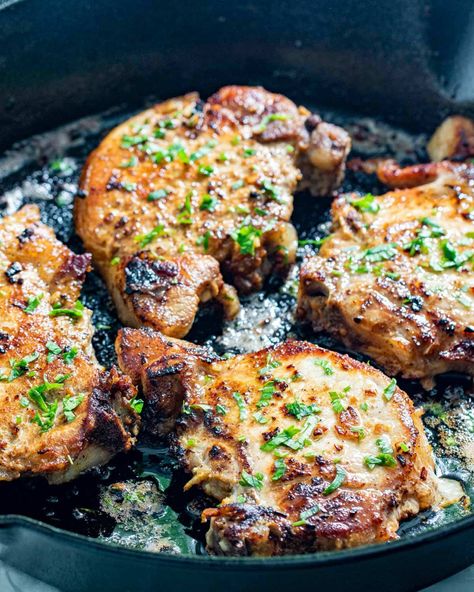 Lemon Garlic Pork Chops, Pork Loin Steak Recipes, Lemon Pepper Pork Chops, Pork Loin Chops Recipes, Garlic Pork Chops, Pork Dinners, Pork Steaks, Garlic Pork, Marinated Pork Chops