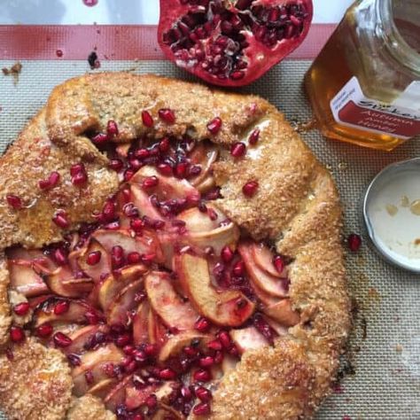 Pomegranate Tart, Pie Pastry Recipe, Apple Pomegranate, Pomegranate Recipes, Silicone Baking Sheet, Holiday Pies, Easy Pie, Perfect Pies, Apple Pie Recipes