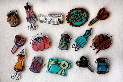 custom push pins Diy Shrinky Dink, Diy Push Pins, Shrinky Dink Art, Girls Camp Crafts, Shrinky Dink Earrings, Shrink Art, Shoulder Bags Pattern, Shrinky Dink, Fabulous Christmas