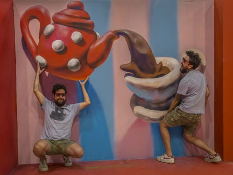 Trick Art Exhibition. "Teapot" on Behance Draw Canvas, Graffiti Art Style, Trick Art, Canvas Painting Ideas For Beginners, Selfie Wall, Painting Graffiti, Cafe Wall Art, Painting Ideas For Beginners, Interactive Walls