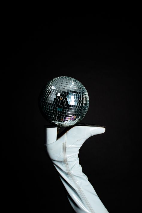 @by.rhiiannon Disco ball Disco Alien, Disco Photography, Disco Ball Photography, Dark Room Photography, Vintage Disco, Bibliotheque Design, Disco Night, Ball Aesthetic, Studio 54