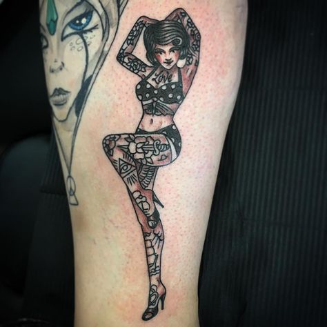 Girly Pinup Tattoo, Naked Pinup Tattoo, Traditional Pin Up Girl Tattoos, Pinup Tattoo Traditional, Goth Pinup Tattoo, Pin Up Drawings Tattoo, Zombie Pinup Tattoo, Traditional Tattoo Pin Up Girl, Traditional Pinup Tattoo