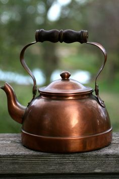 Kettle Decor Ideas, Vintage Copper Tea Kettle, Vintage Tea Kettle, Copper Tea Kettle, Electric Tea Kettle, Copper Kettle, Copper Pots, Copper Kitchen, Chocolate Pots