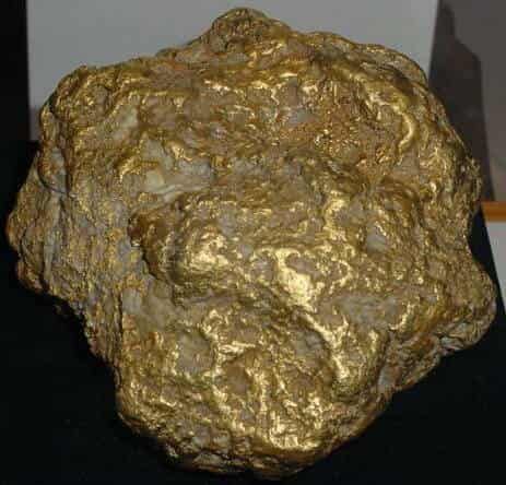 Alaska Centennial Nugget : Largest Gold Nugget Ever Found in Alaska | #Geology #GeologyPage #Gold #Alaska   The largest gold nugget ever found in Alaska is named the Alaska Centennial Nugget. It weighs a whopping 294.10 troy ounces, and was found near the town of Ruby, Alaska in 1998.  Read more: Logam Mulia, Gold Prospecting, Gold Money, Pretty Rocks, Gold Mining, Gold Nugget, Natural Gold, Mineral Stone, Minerals And Gemstones