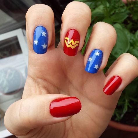 Simple Wonder Woman nail art Nails Design For Kids, Wonder Woman Nails, Superhero Nails, Kids Nail Designs, Holiday Nail Designs, Best Nail Art Designs, Nails For Kids, Toe Nail Designs, Womens Nails