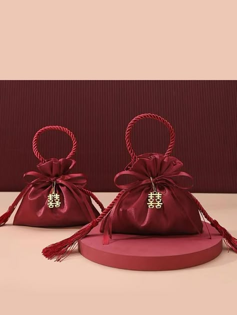 Souvenir Ideas Wedding, Red Gift Wrapping, Gift Wrapping Bag, Chinese Wedding Favors, Unique Wedding Cards, Wedding Chocolate, Tassel Decor, Clothing Packaging, Promo Gifts