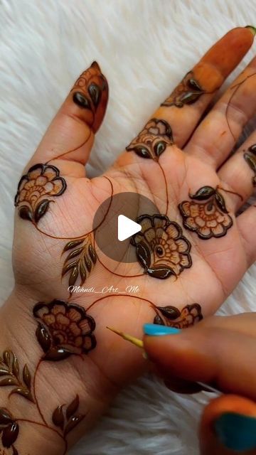 Fancy Mehndi Designs, Kids Henna, Khafif Mehndi Design, Henna Designs Wrist, Henna Designs For Kids, Designs Mehndi, Modern Henna, Modern Henna Designs, Mehndi Designs For Kids