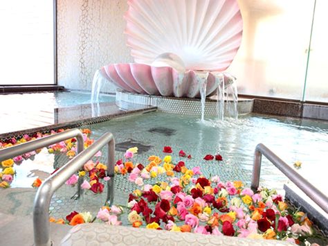 Ren Darling (@ItsRenDarling) | Twitter Shell Bedroom Ideas, Shell Bedroom, Mermaid Bath, Mermaid Pool, Mermaid Dreams, Mermaid Life, Cool Pools, Ghost Chair, Sea Shell