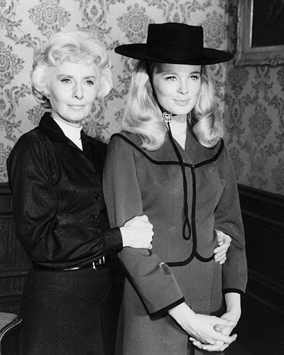 "The Big Valley"  Barbara Stanwyck and Linda Evans portray a mother and daughter in "The Big Valley." Big Valley Tv Show, Family Western, The Big Valley, Six Million Dollar Man, Big Valley, Linda Evans, Richard Long, Lee Majors, Bo Derek