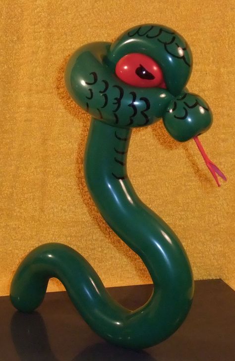 Green Balloon, Balloon Sculptures, Red Balloon, Balloon Animals, Head And Neck, Balloon Art, The Balloon, Twist, Bubbles