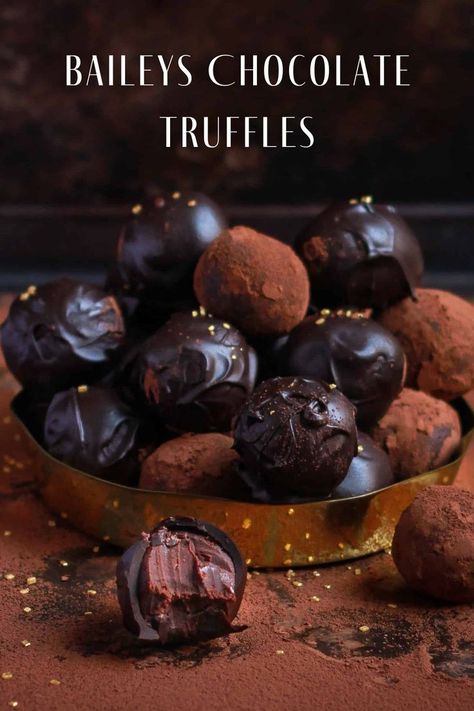 Baileys Chocolate Truffles Baileys Chocolate Truffles, Baileys Truffles Recipe Easy, Bourbon Truffles Recipe, Baileys Truffles Recipe, Booze Candy, Bourbon Truffles, Baileys Truffles, Truffle Recipe Easy, Bon Bons Recipe