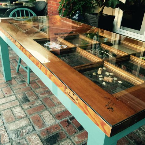 Dining table from an old door Outdoor Table Made From Old Door, Old Door Tables, Door Tables, Door Dining Table, Hanging Doors, Old Door Projects, Diy Tables, Shed With Porch, Door Projects