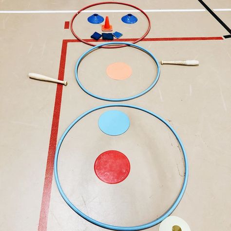 Winter Themed Gym Games For Kids, Snowman Relay Race, Christmas Pe Games Elementary, Christmas Pe Activities, Christmas Physical Activities For Kids, Winter Gym Games, Christmas Pe Games, Preschool Gym, Pe Games Elementary