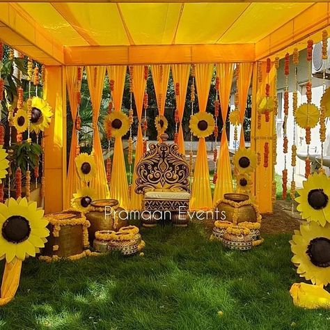 Haldi Decoration Ideas At Home, Haldi Decoration Ideas, Haldi Ceremony Decorations, Haldi Decoration, Mehendi Decor, Wedding Decor Photos, Wedding Background Decoration, Wedding Entrance Decor, Celebration Decor