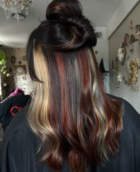 35 Calico Hair Ideas That Will Transform Your Look: Bold, Beautiful, and On-Trend Styles - divagaze.com Blonde Red And Black Hair, Coper Hair Color, Colored Hair Ends, Calico Hair Color, Underdye Hair, Hair Dyed Underneath, Calico Hair, Unnatural Hair Color, Peekaboo Hair Colors