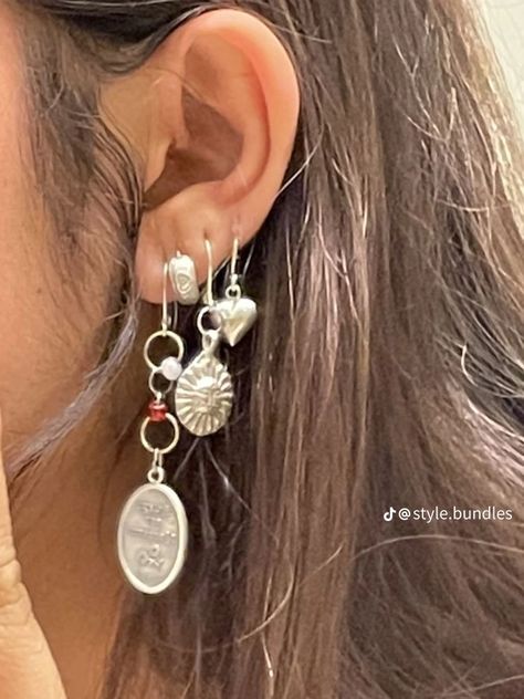 Earring Stack, Dope Jewelry, Funky Jewelry, Jewelry Lookbook, Stacked Jewelry, Jewelry Inspo, Dream Jewelry, Pretty Jewellery, Ear Jewelry