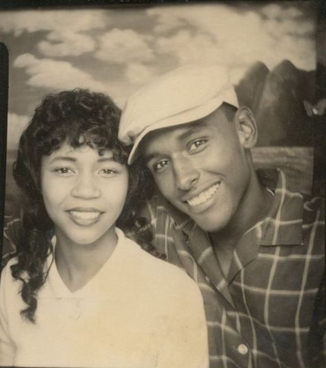 Photos Of Couples, African Faces, Black Lifestyle, Throwback Party, Black Photos, African American Couples, African American History Facts, Black Glamour, Vintage Photo Booths