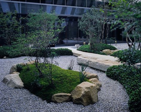 Chinese Garden Design, Stone Entrance, Boulder Garden, Modern Courtyard, Landscaping With Boulders, Japan Garden, Garden Paving, Chinese Garden, Japanese Landscape