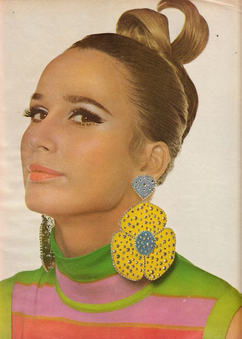 Sixties Aesthetic, 60s Accessories, 60s Earrings, Retro Wedding Dresses, Patti Hansen, Bert Stern, Jean Shrimpton, Jacqueline Bisset, 60s 70s Fashion