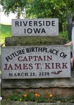 coolest town sign ever. - Imgur James T Kirk, Wheel Of Time, Starship Enterprise, Captain Kirk, Star Trek Voyager, Star Trek Enterprise, Battlestar Galactica, Archie Comics, To Infinity And Beyond