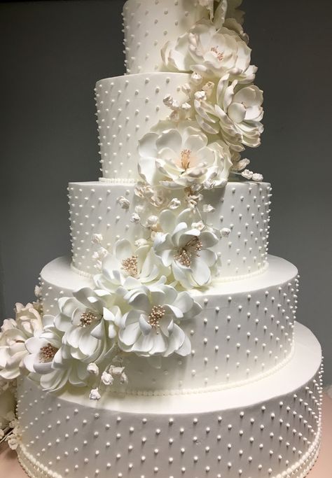 Christian Wedding Cake Designs, Christian Wedding Cake, Christian Wedding Dress, Boutique Cafe, Celebrity Wedding Photos, Ivory Wedding Cake, Cake Piping, Cake Decorating Frosting, Sydney Wedding