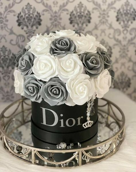 Dior Flowers, Five Senses Gift, 25th Wedding Anniversary Party, Chanel Flower, Luxury Bouquet, Chanel Decor, Disco Party Decorations, Rosen Box, Glamour Decor